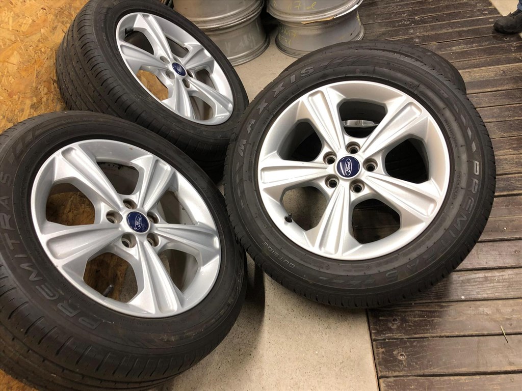  5x108 lyukosztású 17" újszerű (gyári felni) alufelni, rajta 235/55 használt gumi  11. kép