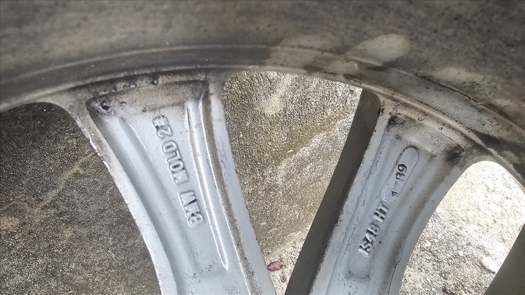  5x120 lyukosztású 19" újszerű (gyári felni) alufelni, rajta 255/50 használt Pirelli téli gumi gumi  2. kép