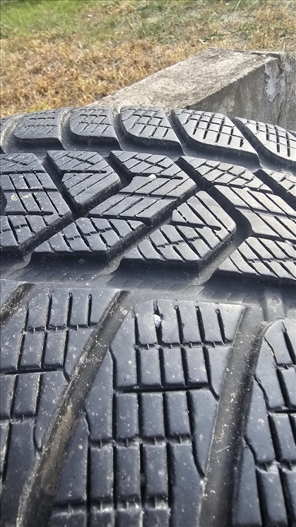  5x120 lyukosztású 19" újszerű (gyári felni) alufelni, rajta 255/50 használt Pirelli téli gumi gumi  4. kép
