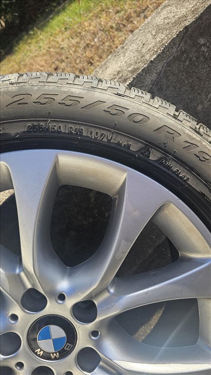  5x120 lyukosztású 19" újszerű (gyári felni) alufelni, rajta 255/50 használt Pirelli téli gumi gumi  5. kép