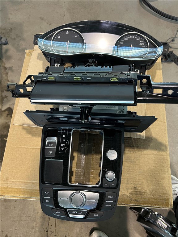 Audi A6 (C7 - 4G) Mmi óra csoport kijelző  2. kép