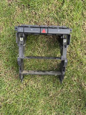 Audi A4 (B6/B7) 2.0 TDI rádió tartó keret rádió köré 