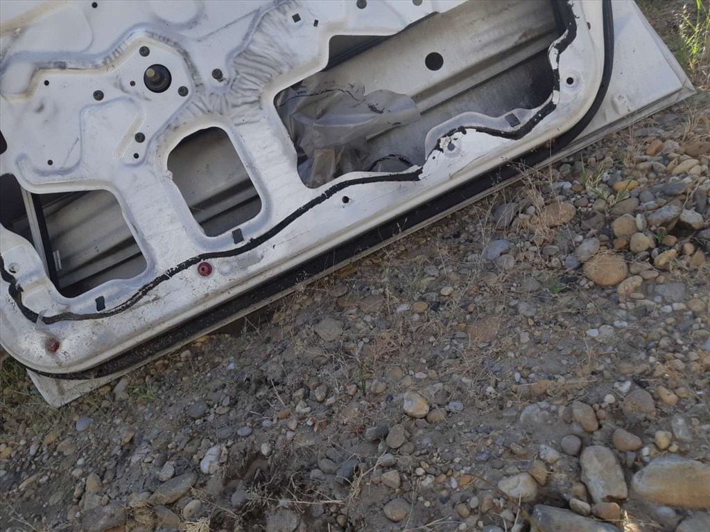 Suzuki Swift II 92-03 Jobb Elsõ Ajtó 3. kép