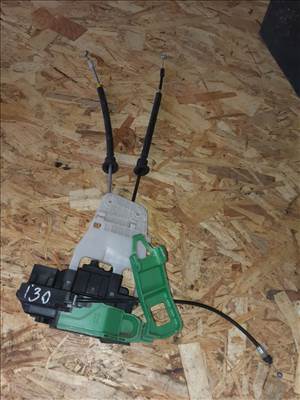 Hyundai i30 Bal Hátsó Ajtó Zárszerkezet  Központizár Motor