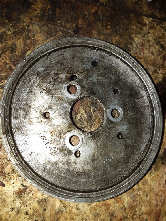 Audi A4 B6 Kormányszervó Szivattyú Szíjtárcsa 059 145 255 1. kép