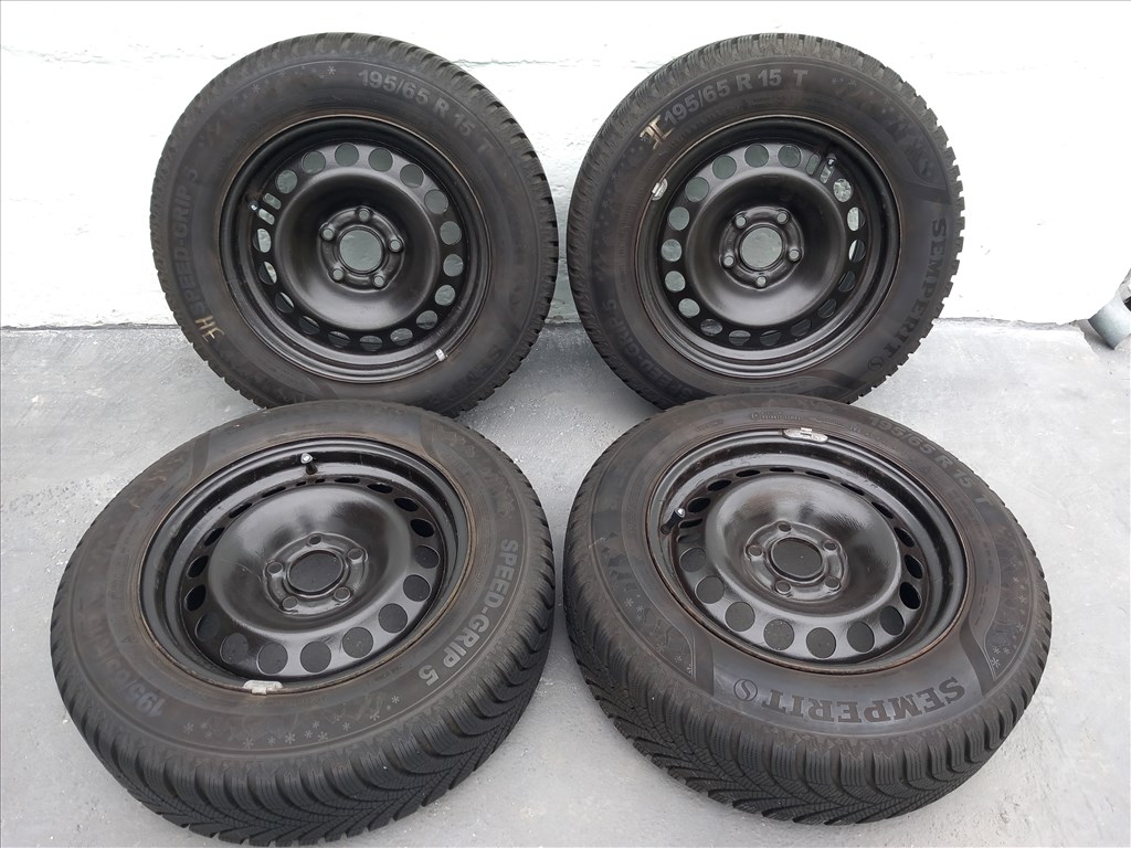  5x110 lyukosztású 15" használt lemezfelni, rajta 195/65 újszerű Semperit téli gumi  1. kép