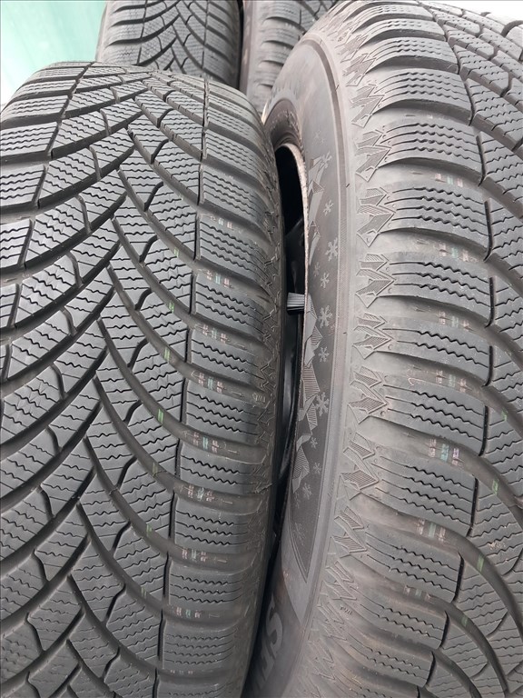  5x110 lyukosztású 15" használt lemezfelni, rajta 195/65 újszerű Semperit téli gumi  3. kép