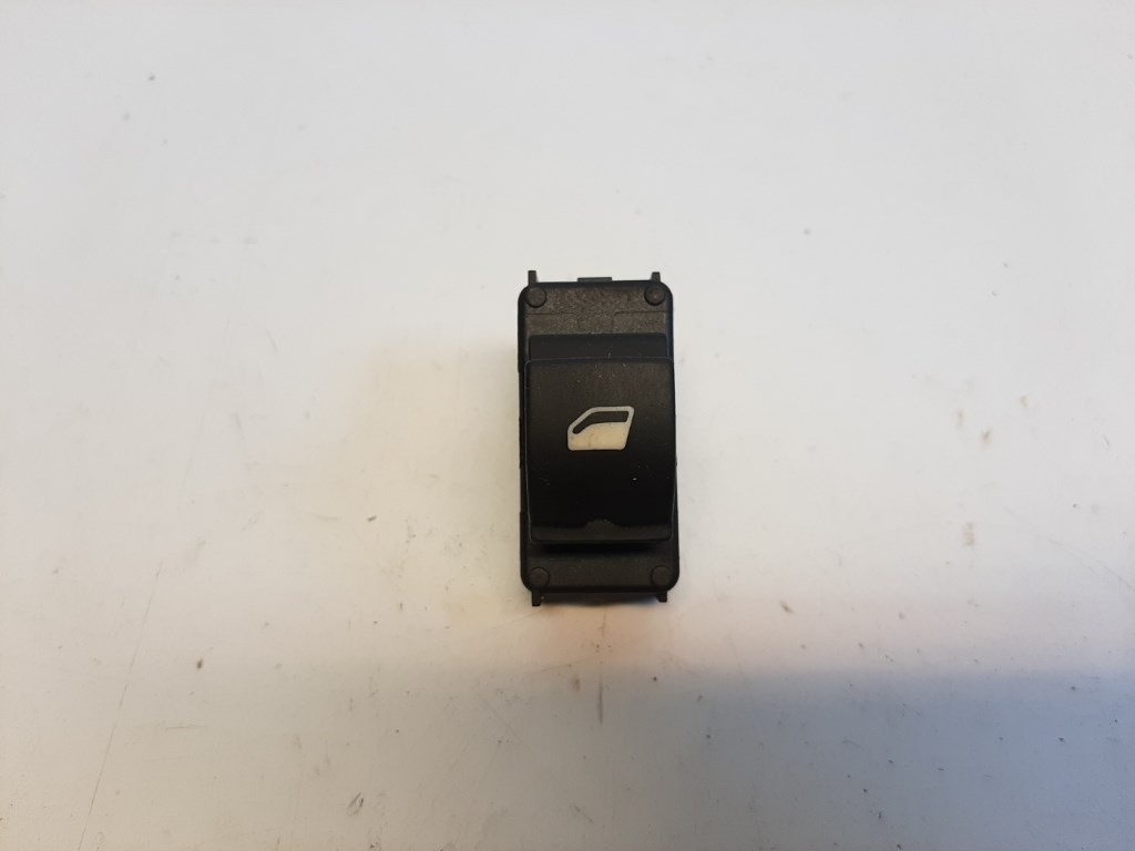 Peugeot 5008 bal hátsó ablakemelõ kapcsoló 3017030800 1. kép