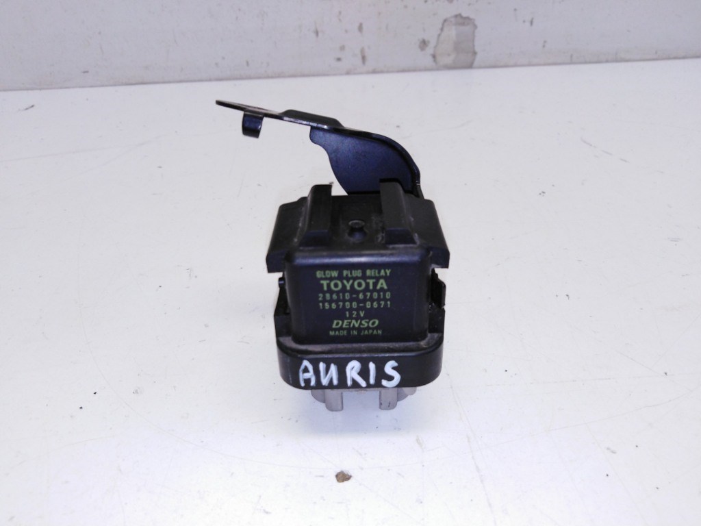 Toyota Auris (E180) izzítórelé 2861067010 1. kép