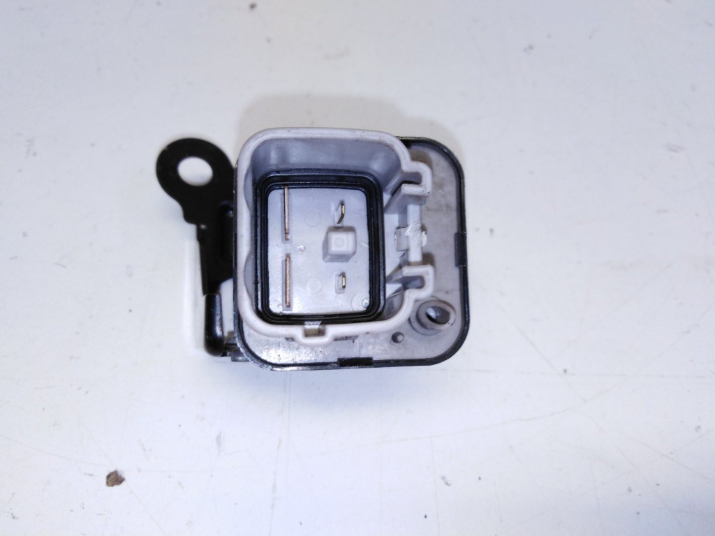 Toyota Auris (E180) izzítórelé 2861067010 3. kép