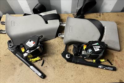 Opel Astra J GTC első övfeszítő pár 624131800