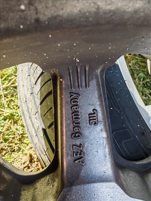  5x100 lyukosztású 15" használt Aez alufelni, rajta 195/50 használt nyári gumi gumi  3. kép
