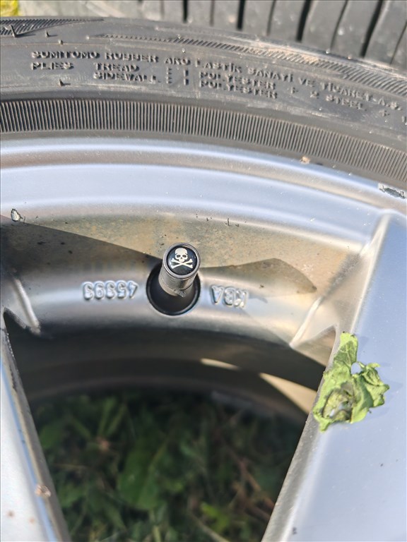  5x100 lyukosztású 15" használt Aez alufelni, rajta 195/50 használt nyári gumi gumi  9. kép