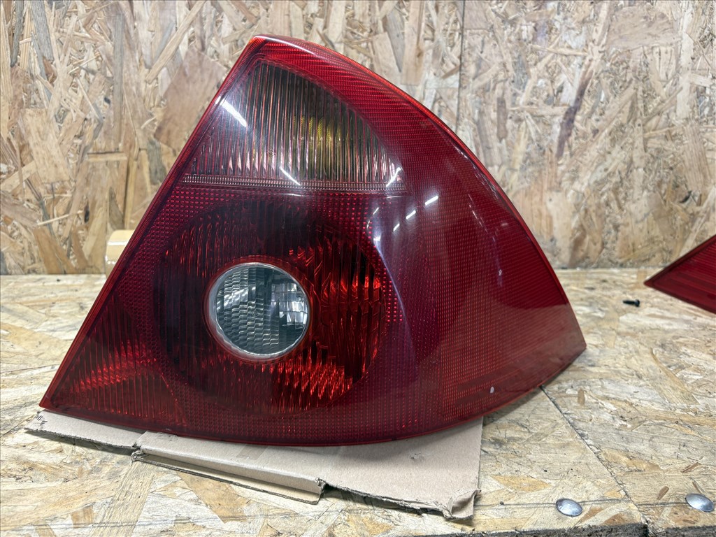 Ford Mondeo Mk3 Jobb hátsó lámpa  1. kép