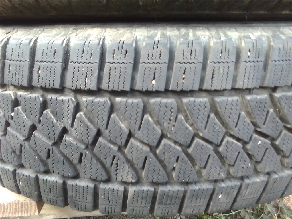  205/6516C Bridgestone újszerű kisteher téli gumik 9. kép