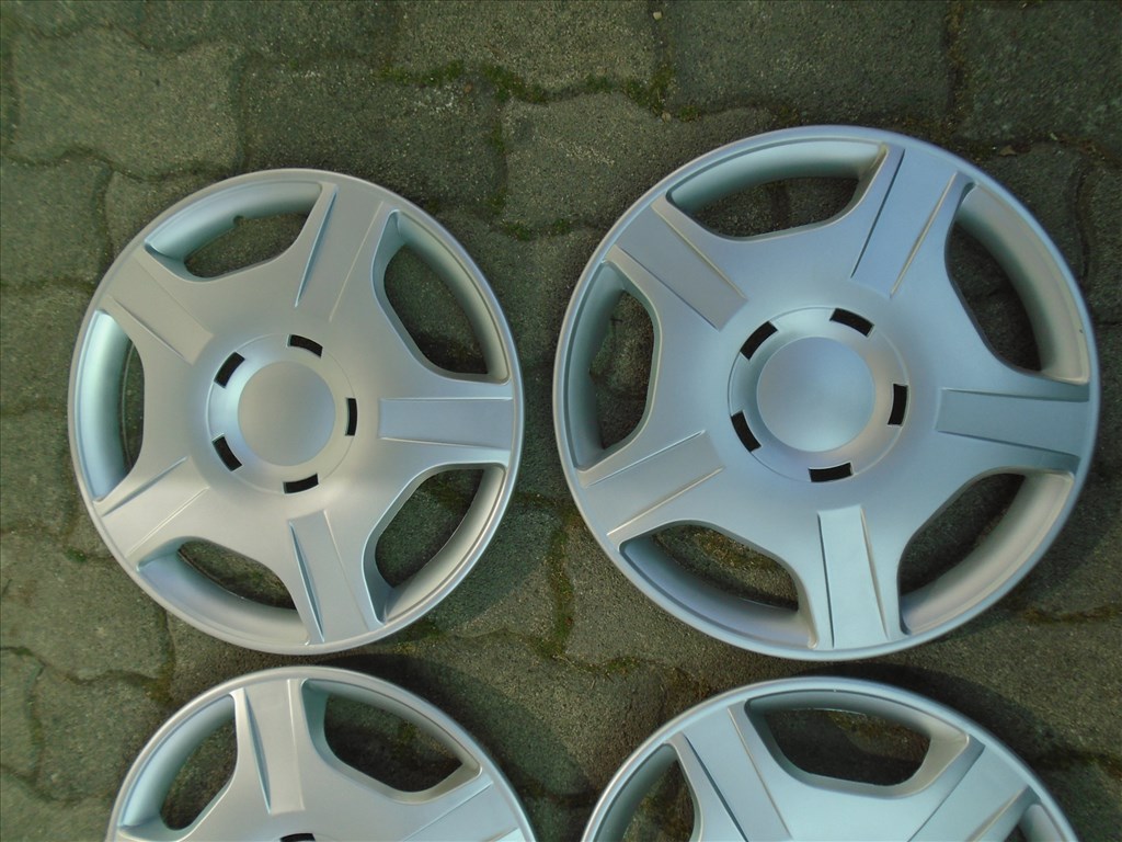 Univerzális - Ford jellegű - 15" dísztárcsa garnitúra eladó 3. kép