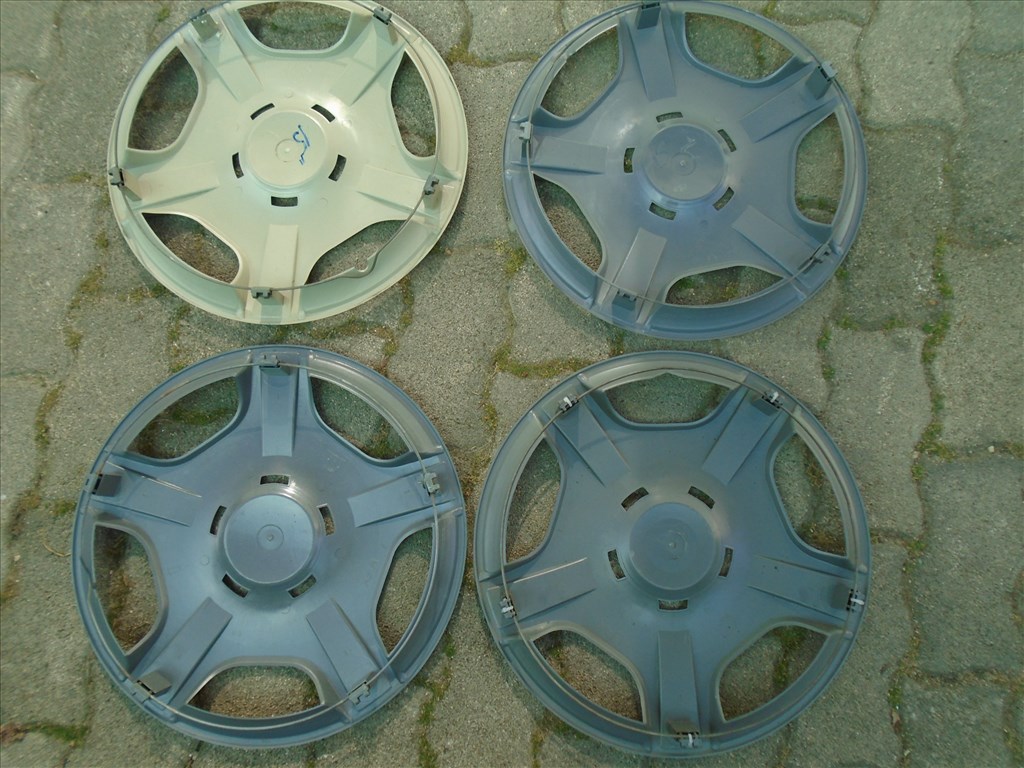 Univerzális - Ford jellegű - 15" dísztárcsa garnitúra eladó 4. kép