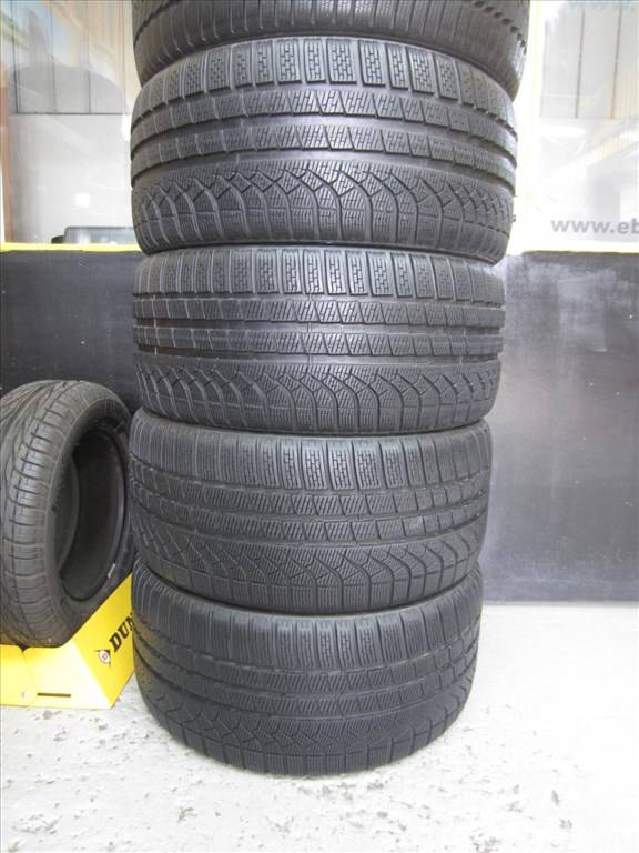  275/35/285/35 R20 PIRELLI PZERO WINTER 104W 1. kép
