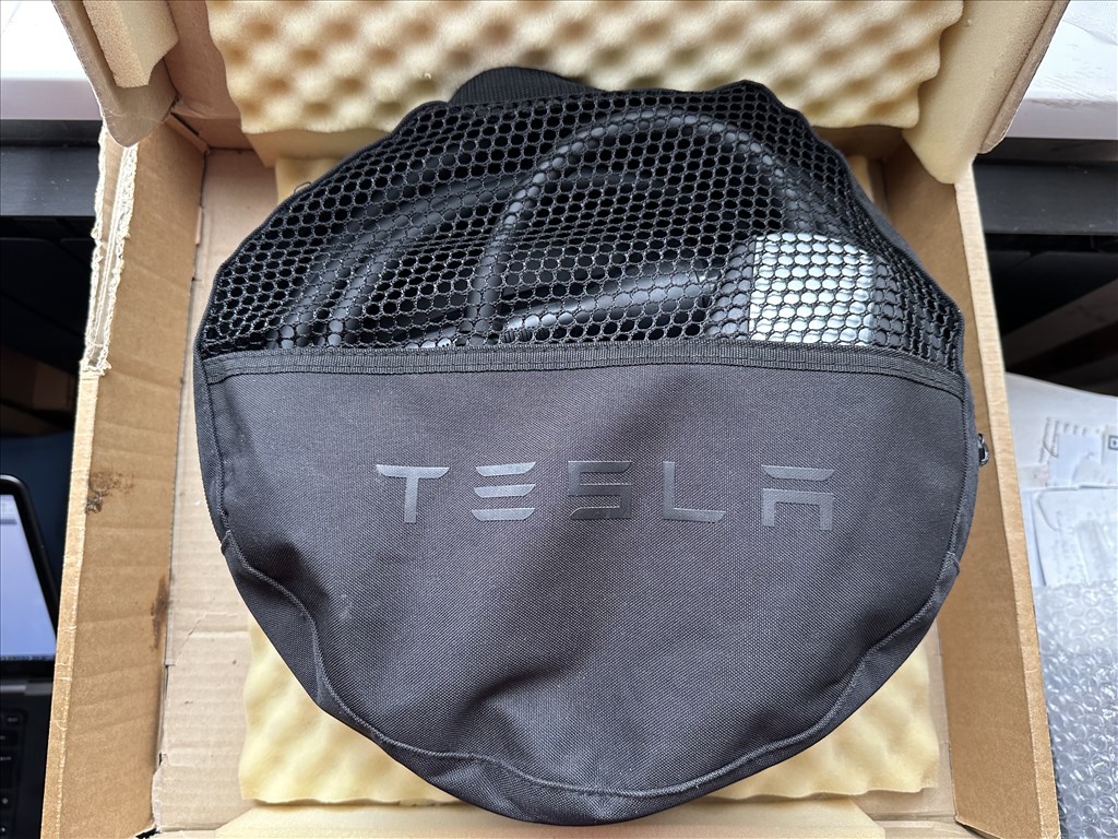 Tesla UMC 1 gyári töltő Tesla Type 2 otthoni töltő 1 illetve 3 fázis hordozható töltő UMC1 2. kép