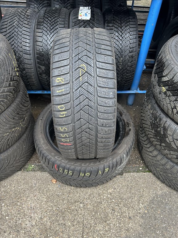 2db 255/40×18″ Pirelli RSC téli gumiabroncs. (3751700) 1. kép