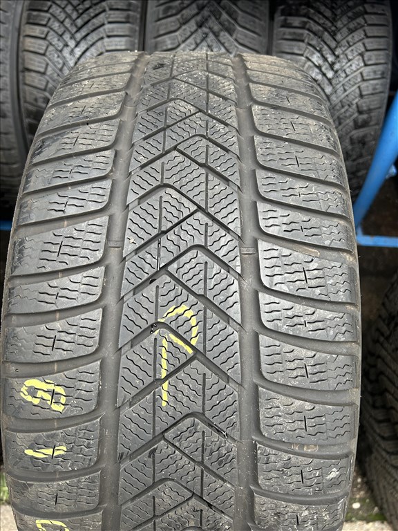 2db 255/40×18″ Pirelli RSC téli gumiabroncs. (3751700) 2. kép
