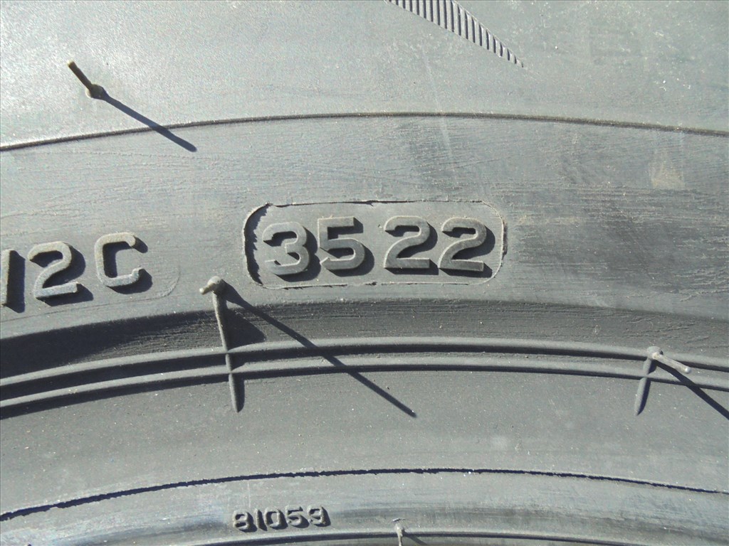 Akció !!! Új 215/65 R 17-es Bridgestone téli gumi eladó 3. kép