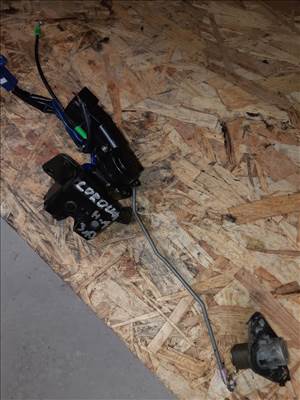 Toyota Corolla 00-06 Csomagtérajtó Zár