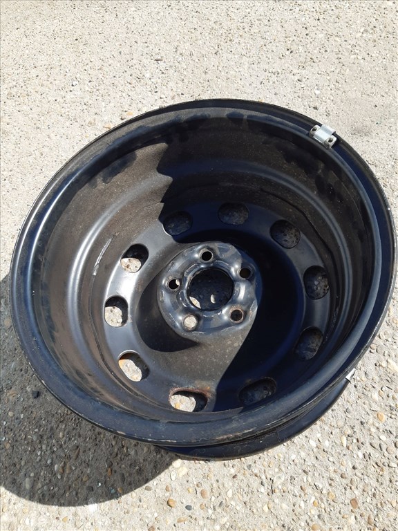 Volkswagen Golf IV <p>Gyáriszám:<br>1J0 601 027 N</p><p>Felni méret: 14"</p><p>Felni szélesség: 6.0</p><p>Furatszám: 5</p><p>Osztókör: 100.0</p><p>ET szám: ET38</p><p>Agy Átmérõ: 56.1</p><p>Állapot: Normál</p><p>Érdeklõdéskor hivatkozzon erre: KIN-66934</p><p>Bármire van szüksége hívjon bizalommal!<br>Kizárólag munkaidõben hétfõtõl - péntekig 8-12 13-16 óráig!<br>Alkatrészek széles választékban!<br>Hivatalos Regisztrált Autobontó Kecel!<br>Vásároljon Megbízható Helyrõl Beszerelési Garanciával Profiktól!</p> 1. kép