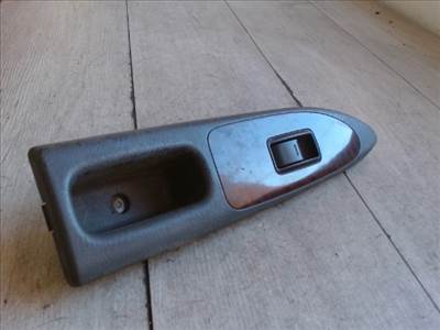 TOYOTA AVENSIS 97-00 Jobb első ablakemelő kapcsoló