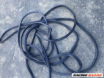 Toyota Corolla (E210) gumikéder