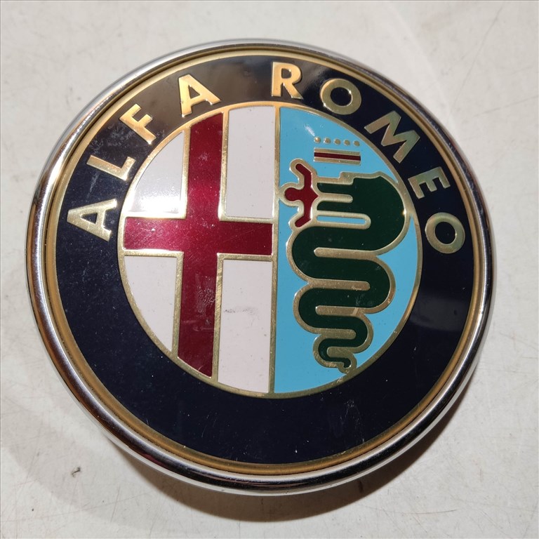 209358 Alfa Romeo MiTo 2008-2013, Alfa 147 2000-2005 első embléma 46558973 1. kép