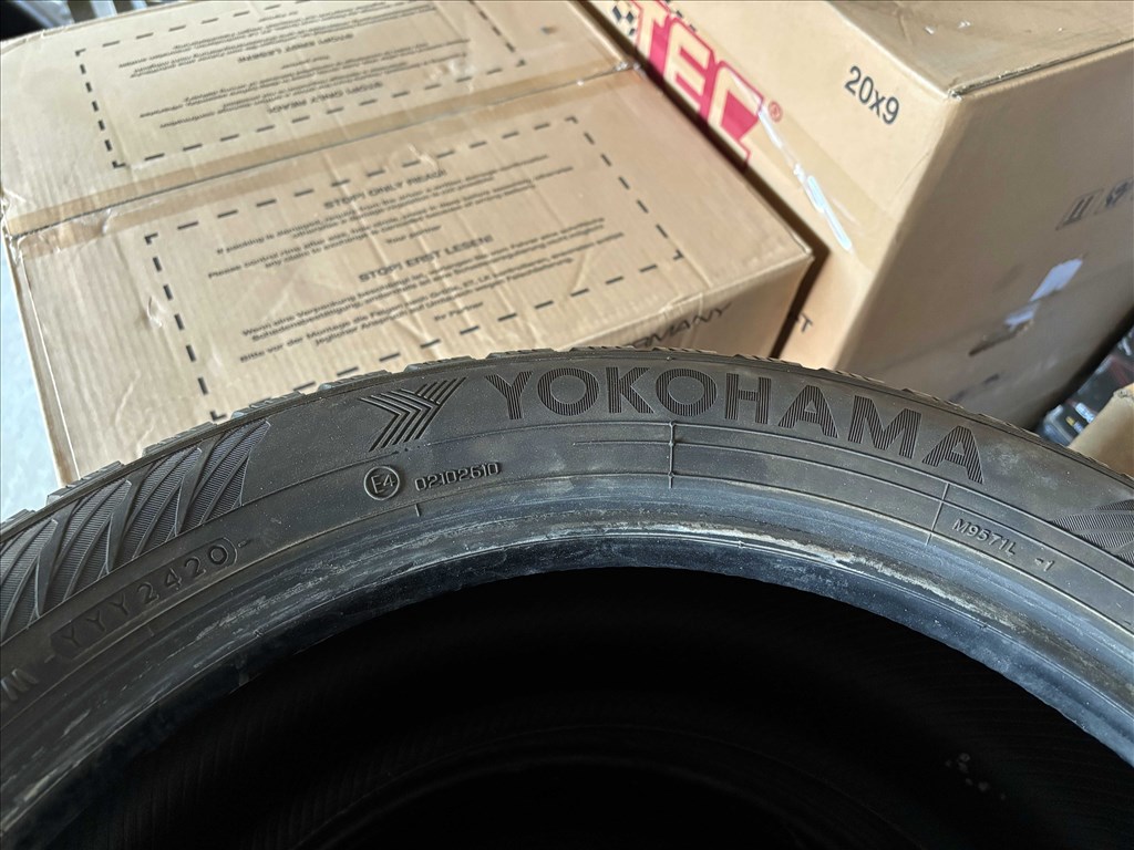 215/55 r17 Yokohama 2020 8mm téligumi 2db eladó 215/55r17 4. kép