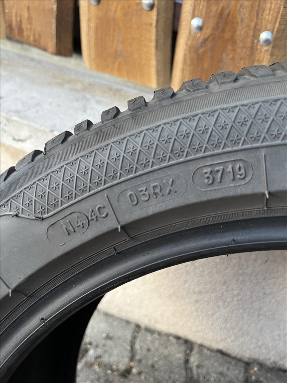  235/45 17" Kleber Krisalp HP3 típusú téli gumi (4db) 2. kép