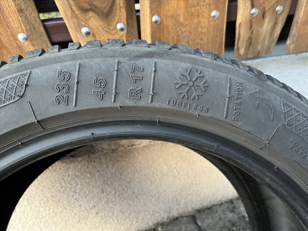  235/45 17" Kleber Krisalp HP3 típusú téli gumi (4db) 3. kép