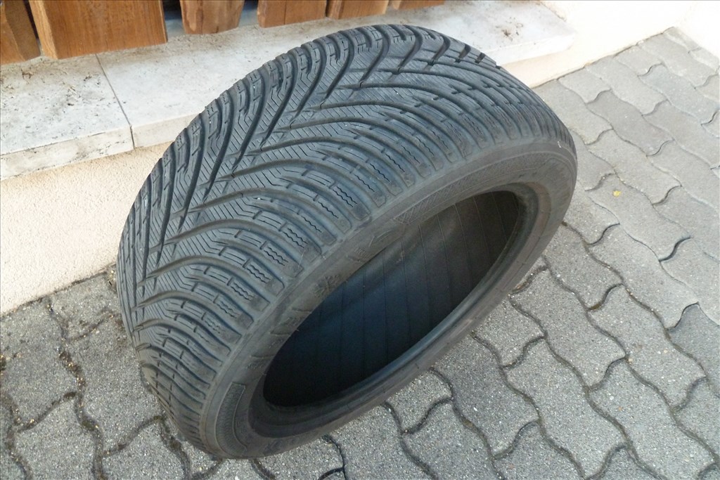  235/45 17" Kleber Krisalp HP3 típusú téli gumi (4db) 1. kép