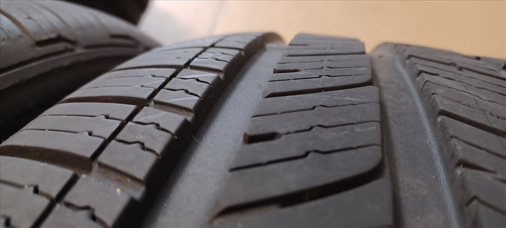  Defekttűrő Bridgestone Alenza 275/55 R19 négyévszakos gumik 4db 6. kép