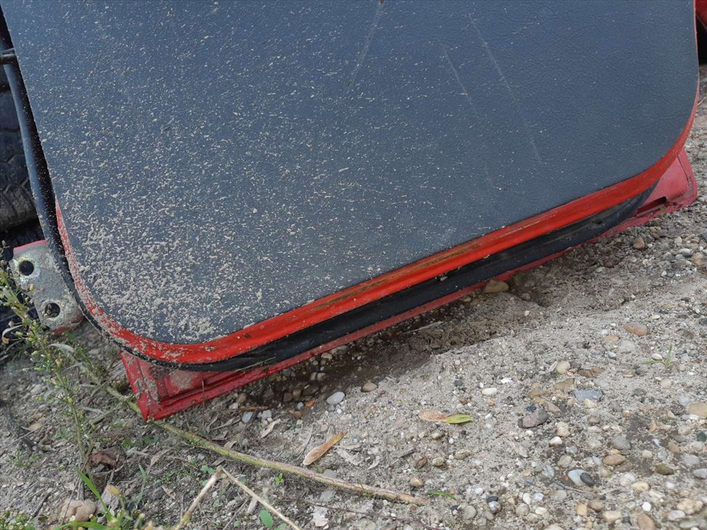 Suzuki Swift II 92-96 Jobb Hátsó Ajtó 3. kép