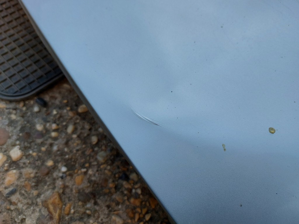 BMW E46 sedan touring facelift sérült ezüst titansilber titansilver motorháztetõ géptetõ - törött 4. kép