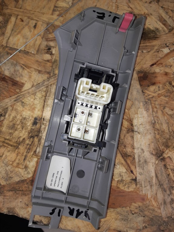 Toyota Yaris 05-10 Jobb Elsõ Ablakemelõ Kapcsoló 74231-0D090 2. kép