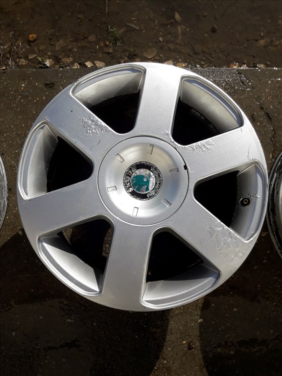 Skoda Octavia II <p>Gyáriszám:<br> 1Z0601025B22</p><p>Felni méret: 16"</p><p>Furatszám: 5</p><p>Osztókör: 112.0</p><p>ET szám: ET50</p><p>Állapot: Normál</p><p>Érdeklõdéskor hivatkozzon erre: KIN-40082</p><p>Bármire van szüksége hívjon bizalommal!<br>Kizárólag munkaidõben hétfõtõl - péntekig 8-12 13-16 óráig!<br>Alkatrészek széles választékban!<br>Hivatalos Regisztrált Autobontó Kecel!<br>Vásároljon Megbízható Helyrõl Beszerelési Garanciával Profiktól!</p> 65000 2. kép