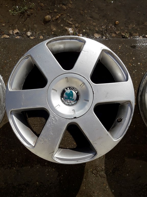 Skoda Octavia II <p>Gyáriszám:<br> 1Z0601025B22</p><p>Felni méret: 16"</p><p>Furatszám: 5</p><p>Osztókör: 112.0</p><p>ET szám: ET50</p><p>Állapot: Normál</p><p>Érdeklõdéskor hivatkozzon erre: KIN-40082</p><p>Bármire van szüksége hívjon bizalommal!<br>Kizárólag munkaidõben hétfõtõl - péntekig 8-12 13-16 óráig!<br>Alkatrészek széles választékban!<br>Hivatalos Regisztrált Autobontó Kecel!<br>Vásároljon Megbízható Helyrõl Beszerelési Garanciával Profiktól!</p> 65000 3. kép