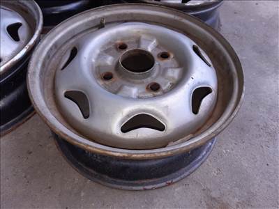 Suzuki Swift II 92-03 <p>Felni méret: 13"</p><p>Felni szélesség: 4.5</p><p>Furatszám: 4</p><p>Osztókör: 114.3</p><p>ET szám: ET45</p><p>Állapot: Normál</p><p>Érdeklődéskor hivatkozzon erre: KIN-40140</p><p>Bármire van szüksége hívjon bizalommal!<br>Kizárólag munkaidőben hétfőtől - péntekig 8-12 13-16 óráig!<br>Alkatrészek széles választékban!<br>Hivatalos Regisztrált Autobontó Kecel!<br>Vásároljon Megbízható Helyről Beszerelési Garanciával Profiktól!</p> 20000