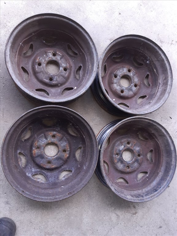 Suzuki Swift II 92-03 <p>Felni méret: 13"</p><p>Felni szélesség: 4.5</p><p>Furatszám: 4</p><p>Osztókör: 114.3</p><p>ET szám: ET45</p><p>Állapot: Normál</p><p>Érdeklõdéskor hivatkozzon erre: KIN-40140</p><p>Bármire van szüksége hívjon bizalommal!<br>Kizárólag munkaidõben hétfõtõl - péntekig 8-12 13-16 óráig!<br>Alkatrészek széles választékban!<br>Hivatalos Regisztrált Autobontó Kecel!<br>Vásároljon Megbízható Helyrõl Beszerelési Garanciával Profiktól!</p> 20000 5. kép