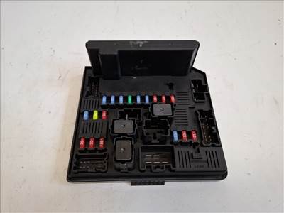 Nissan Qashqai (J10) biztosítéktábla motortér 284B7JD00B