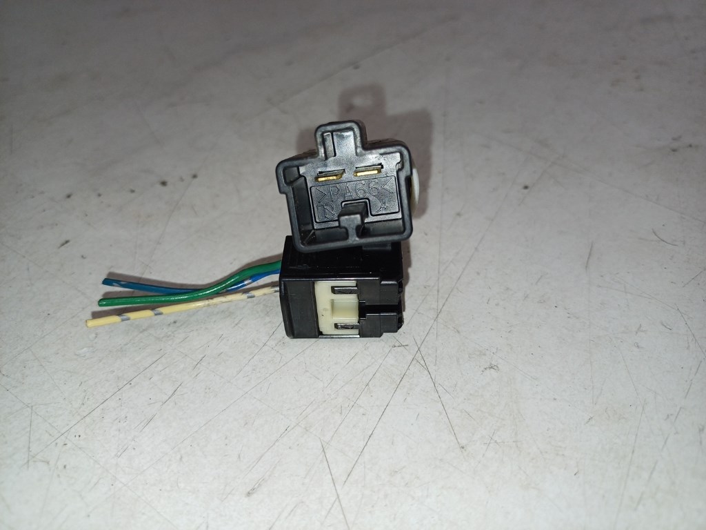 Toyota Aygo (AB10) féklámpa kapcsoló 2. kép