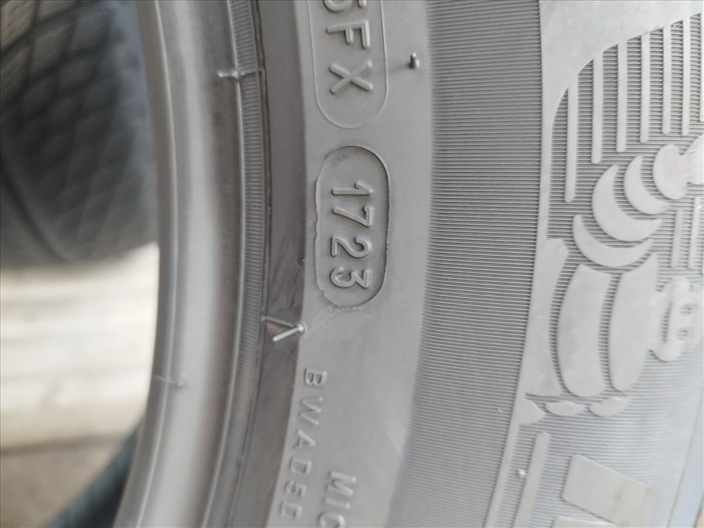  235 65 r17 Michelin Pilot Alpin 5 SUV téligumik 2db dot 23  4. kép