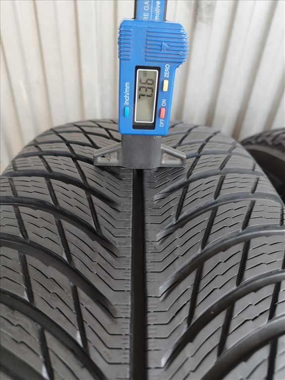  235 65 r17 Michelin Pilot Alpin 5 SUV téligumik 2db dot 23  5. kép