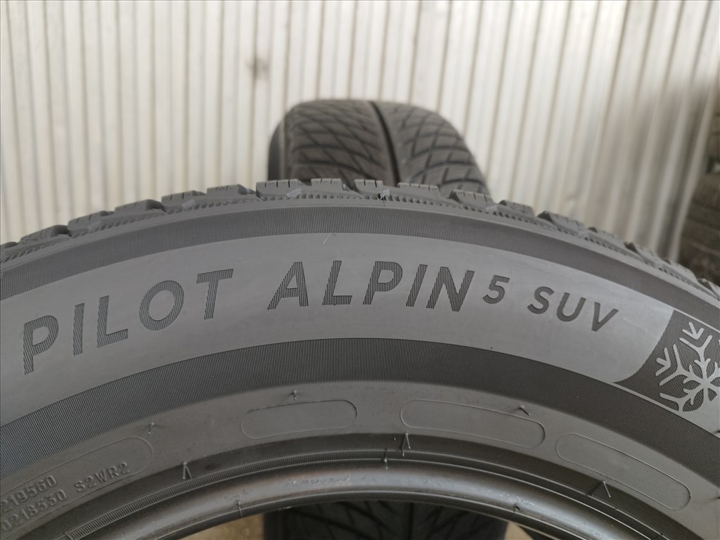  235 65 r17 Michelin Pilot Alpin 5 SUV téligumik 2db dot 23  8. kép