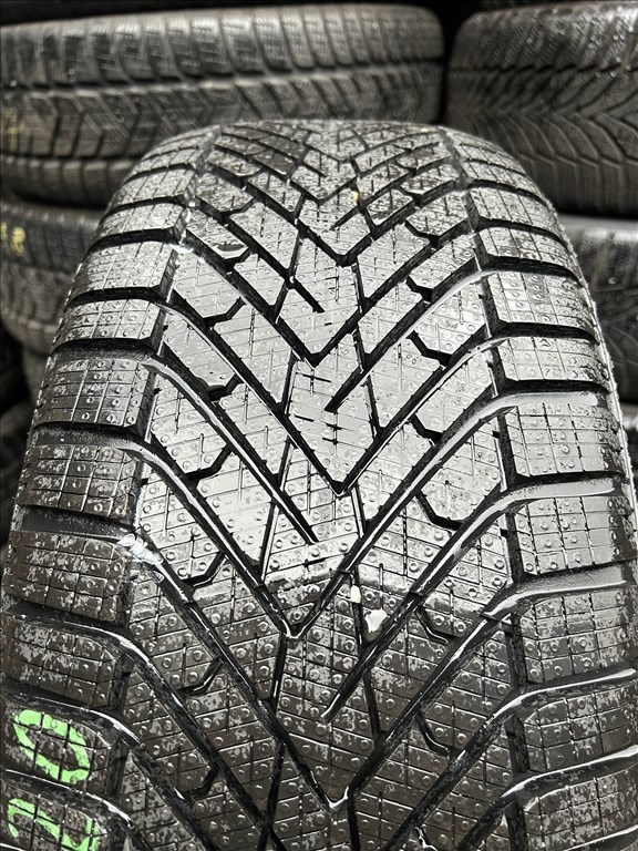 4db 235/50×20″ Pirelli téli új SEAL gumiabroncs. (3751221) 2. kép