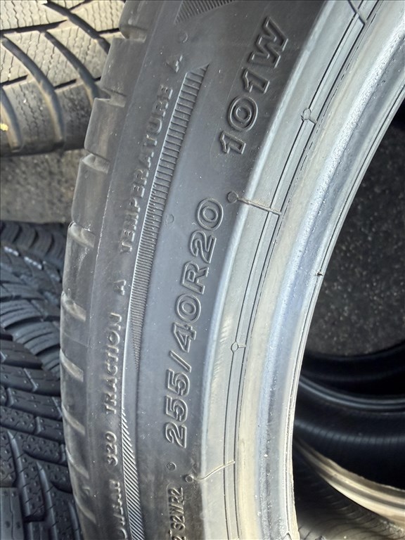  255/4020" újszerű Bridgestone nyári gumi gumi 2. kép